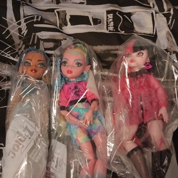 DOLLS - Picture 14 of 17